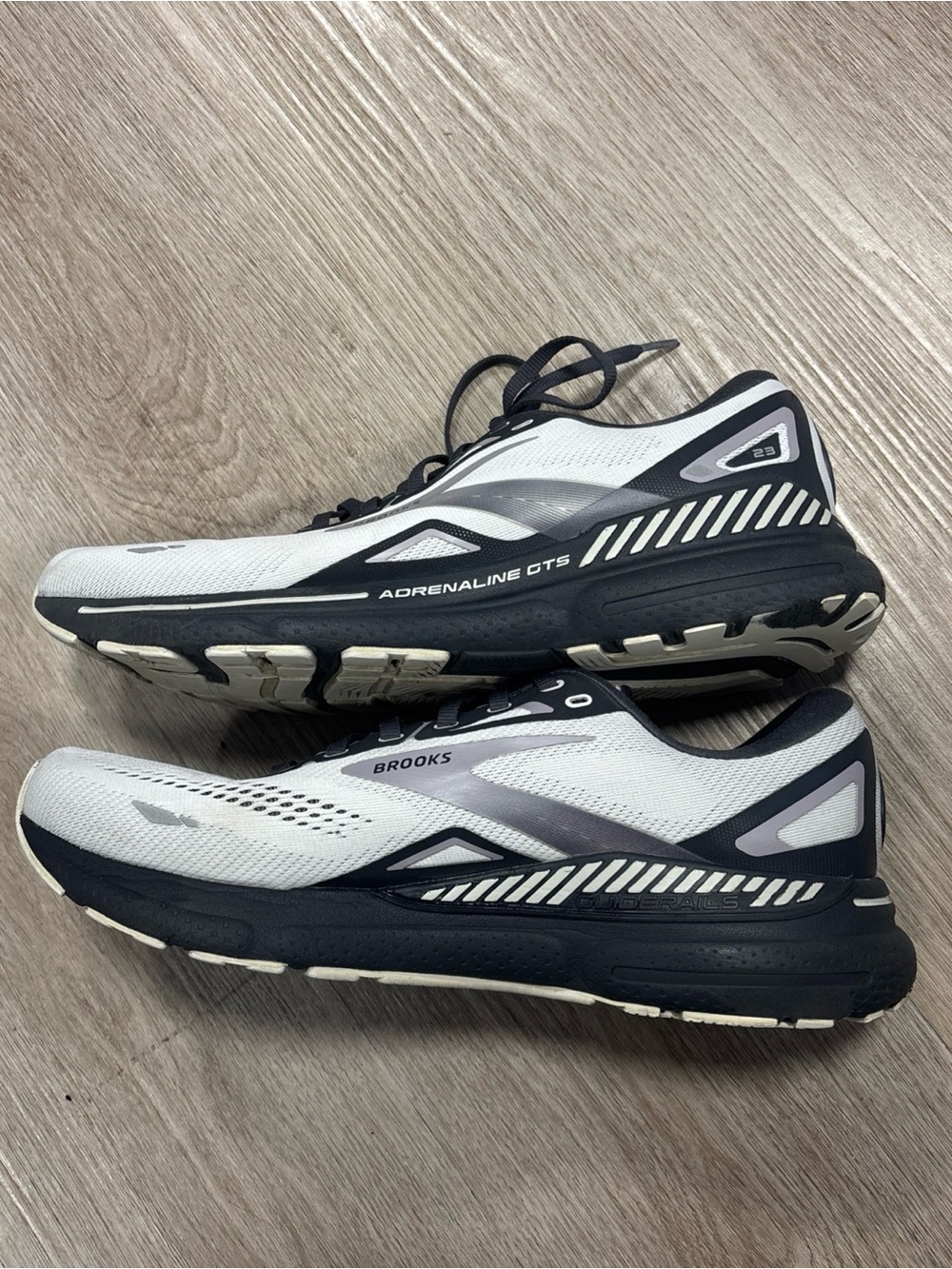 Brooks Adrenaline GTS 23 Oyster Ebony Alloy Grey Running Shoes Mens Size 11.5 D